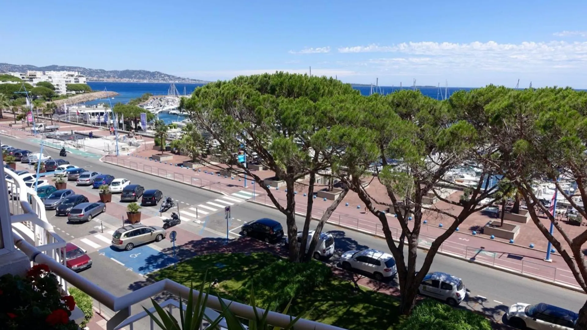 Magnificent Seafront Studio Mandelieu-la-Napoule France