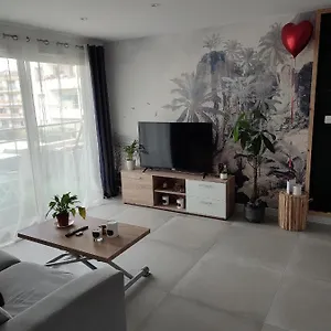 Superbe T2 En Plein Centre Avec Piscine Appartement